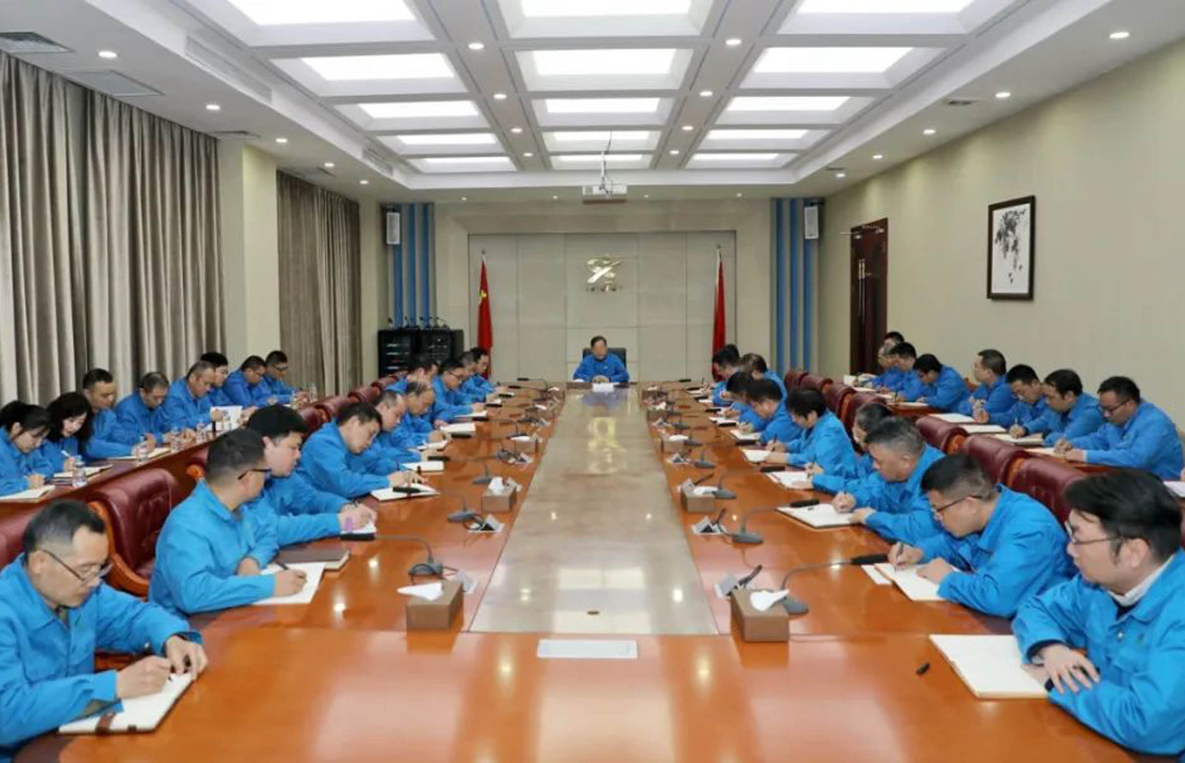 學(xué)習(xí)民營(yíng)企業(yè)座談會(huì)精神——森源集團(tuán)：發(fā)揮裝備能力強(qiáng)、制造能力強(qiáng)、創(chuàng)新能力強(qiáng)的優(yōu)勢(shì)，堅(jiān)守主業(yè)、做強(qiáng)實(shí)業(yè)。